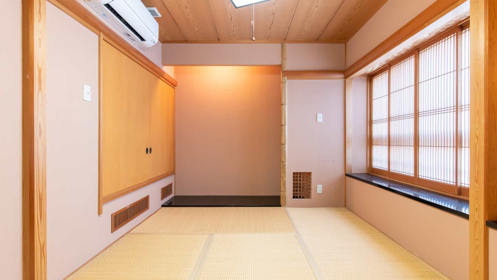 Duplex Family Room tatami room